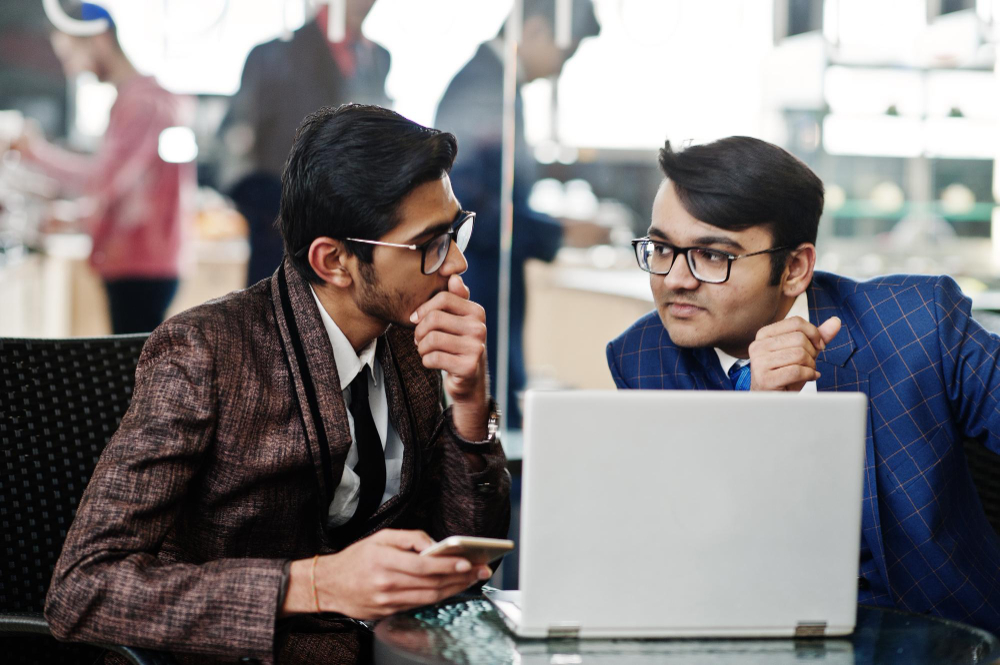SEO strategists building niche backlink campaigns
